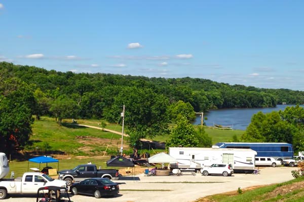 Enjoy RV camping at Turkey Creek RV Park camping on Lake of the Ozarks, Warsaw, Missouri